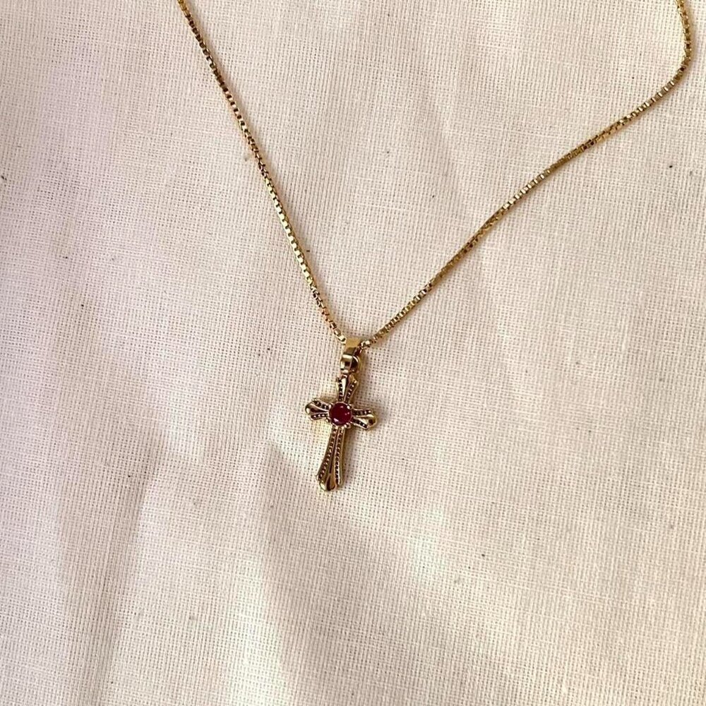 y2k style gold chain link small cross jesus necklace - Picture 3 of 7